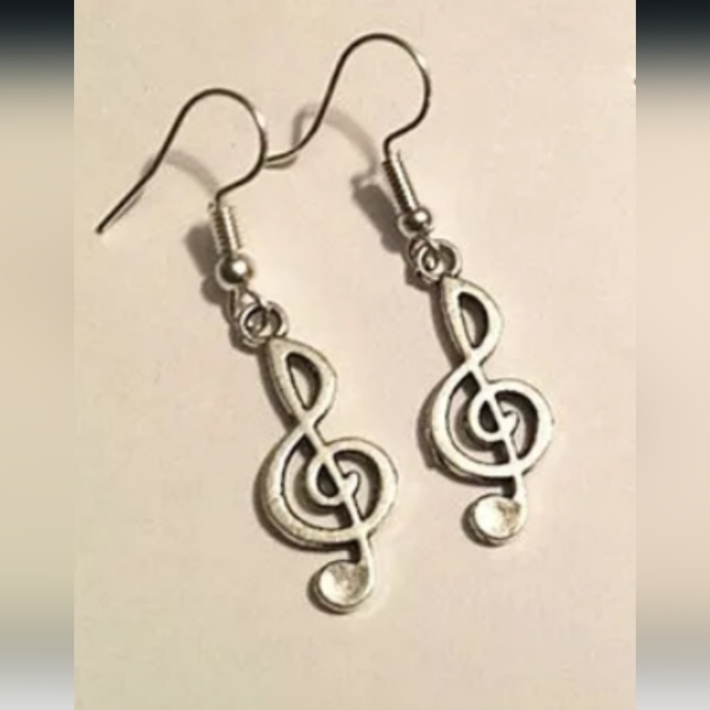 music, g-clef earrings